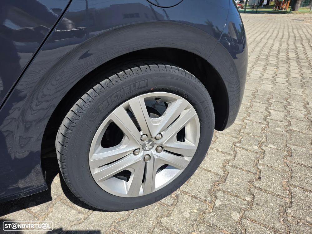 Peugeot 208 1.2 PureTech Signature - 35