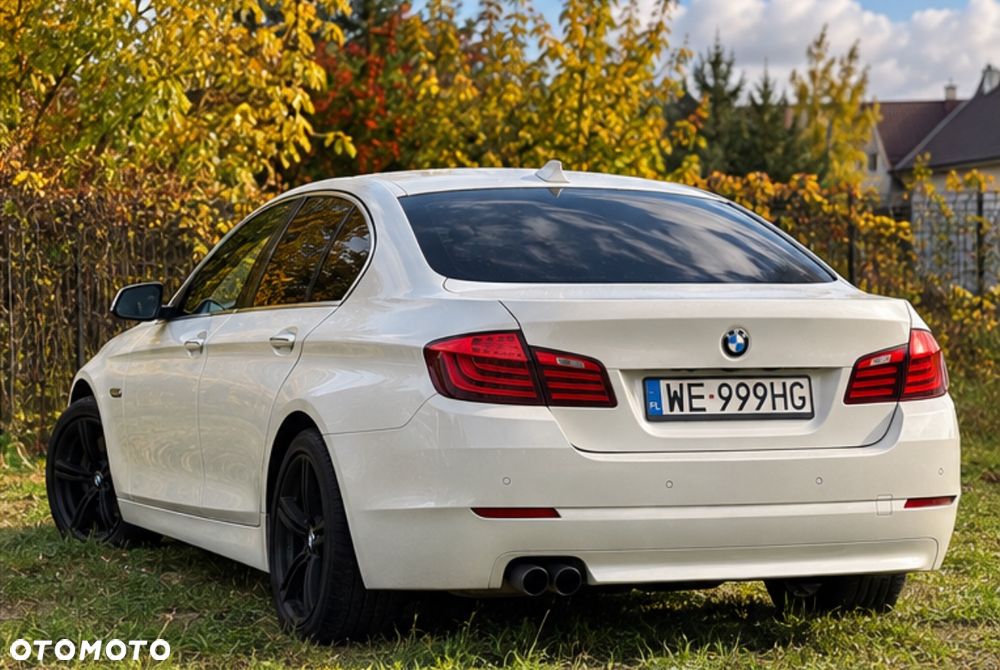 BMW Seria 5 525d Sport-Aut Luxury Line - 3