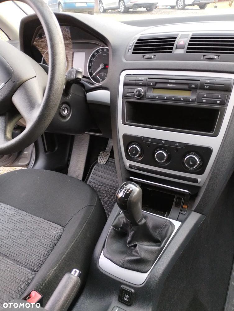 Skoda Octavia 1.6 - 13
