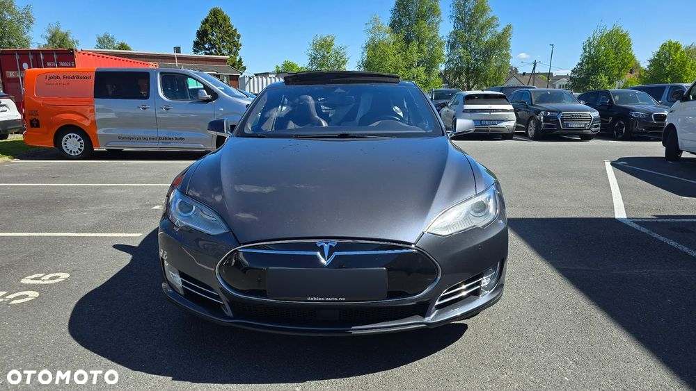 Tesla Model S D Performance - 3