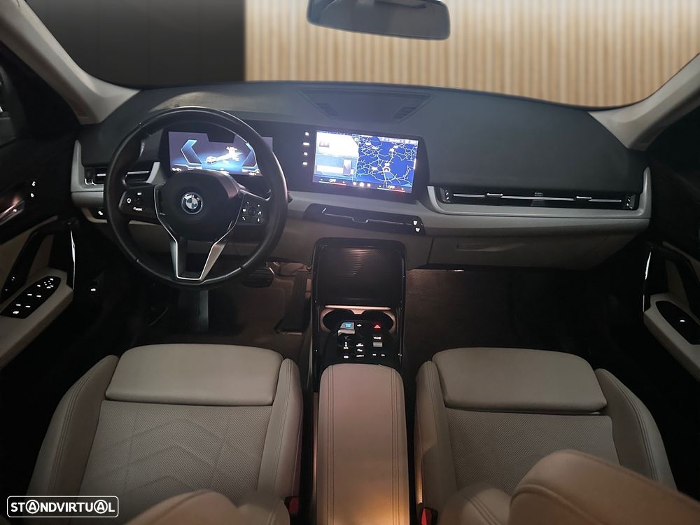 BMW iX1 eDrive20 - 11