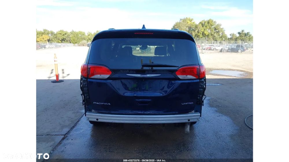 Chrysler Pacifica - 9