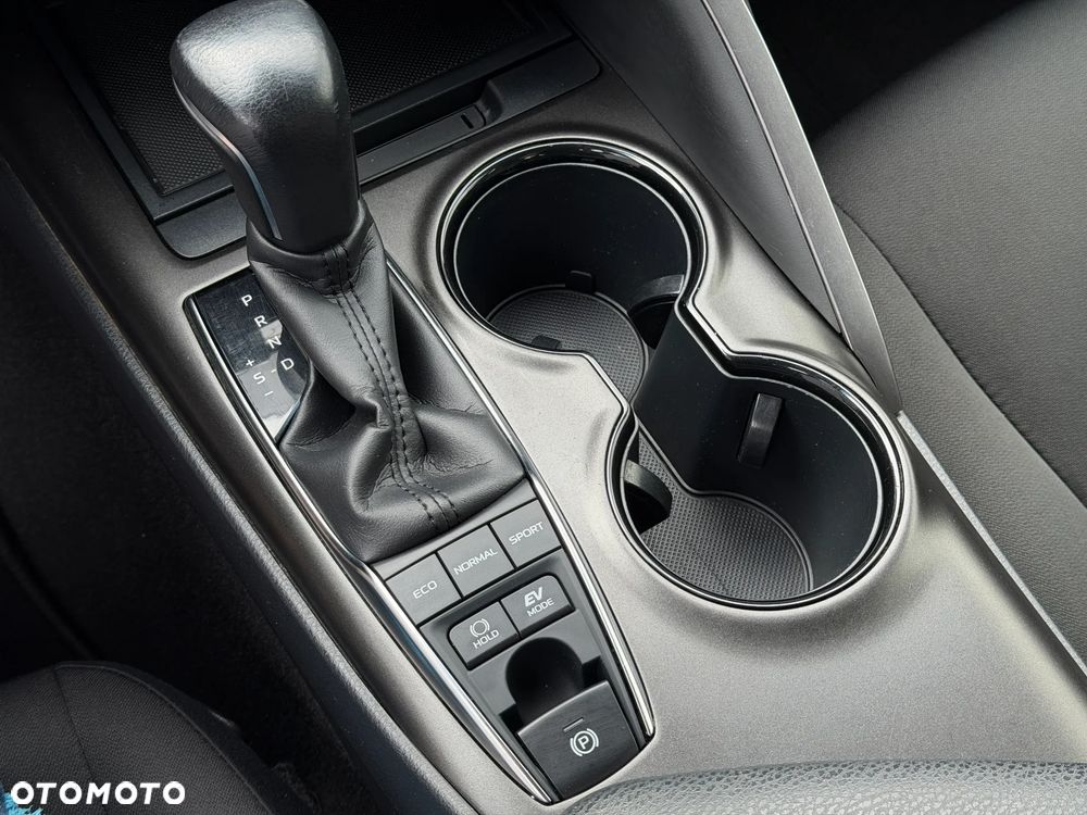 Toyota Camry 2.5 Hybrid Comfort CVT - 24