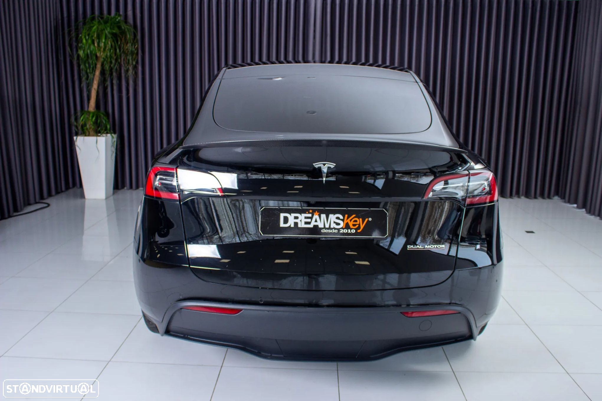 Tesla Model Y Performance Dual Motor AWD - 17