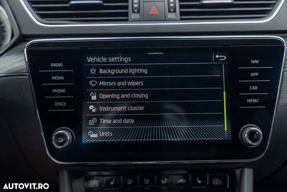 Skoda Superb 2.0 TDI DSG Sportline - 31