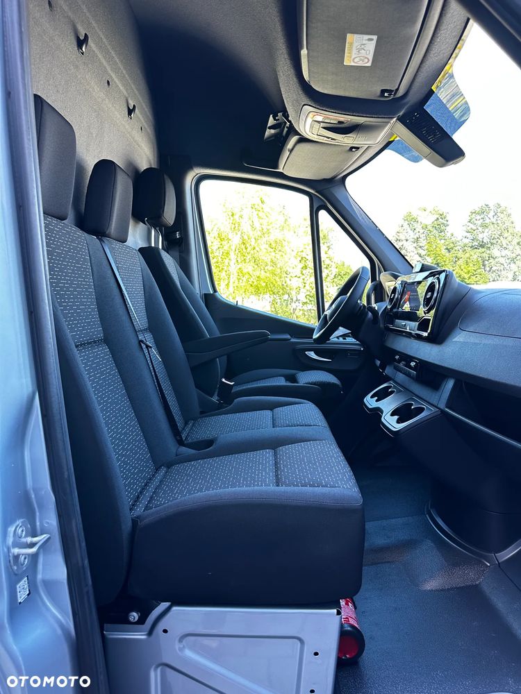 Mercedes-Benz Sprinter - 28