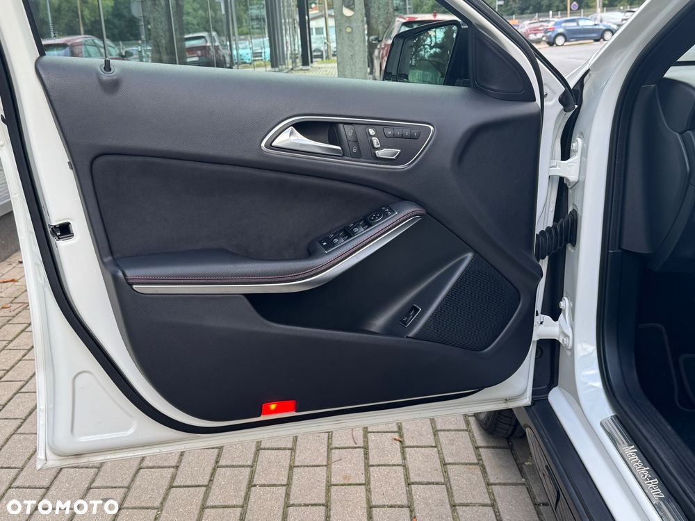 Mercedes-Benz GLA 200 7G-DCT AMG Line - 19