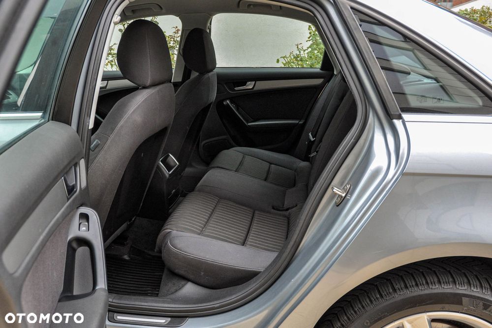 Audi A4 Limousine - 8