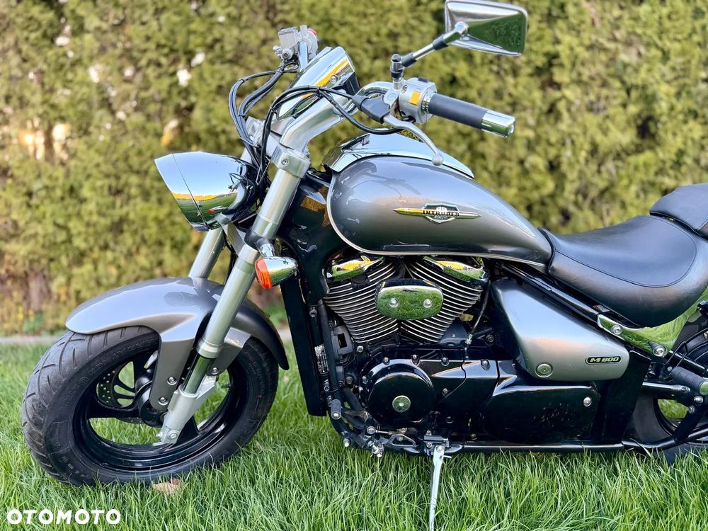 Suzuki Intruder - 11