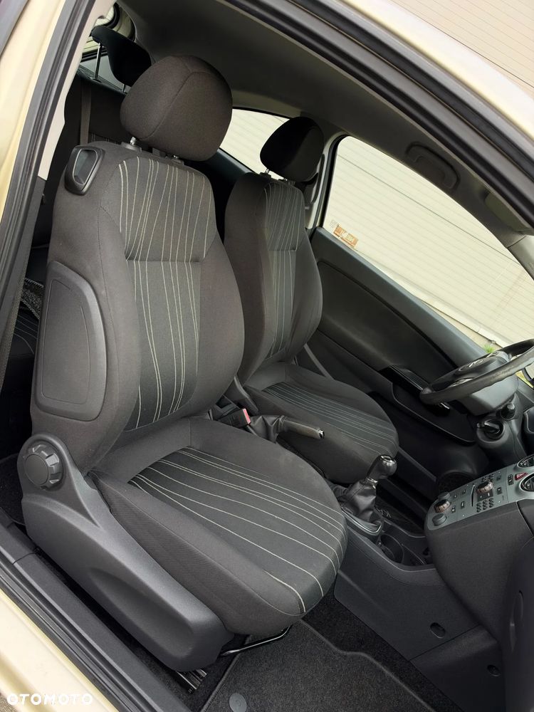 Opel Corsa 1.2 16V Essentia - 20