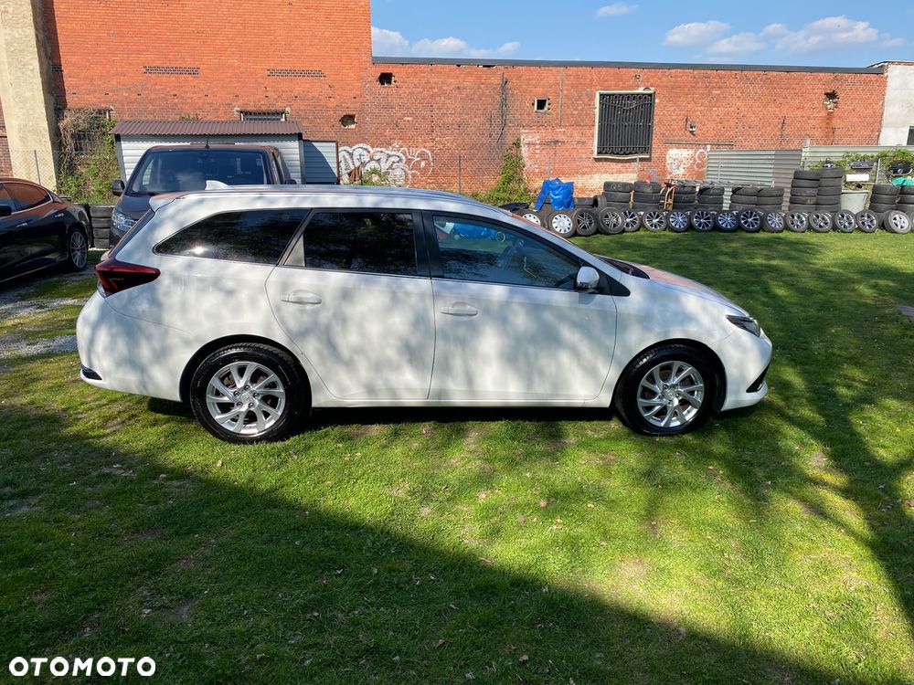 Toyota Auris 1.6 Valvematic Executive - 11