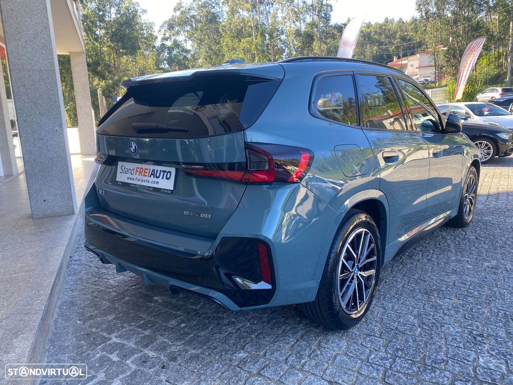 BMW iX1 eDrive20 Pack Desportivo M - 14