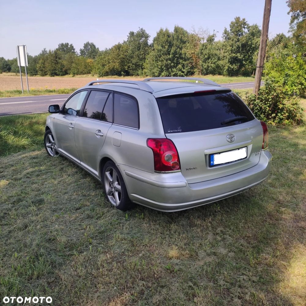 Toyota Avensis 2.2 D-4D Prestige - 4