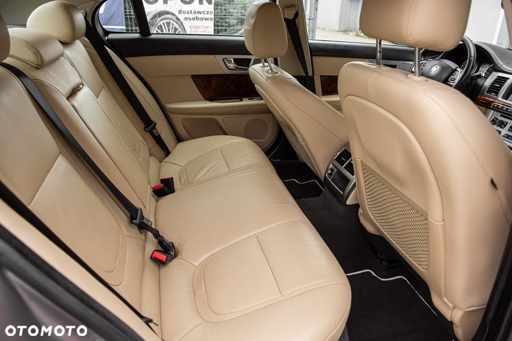 Jaguar XF - 30