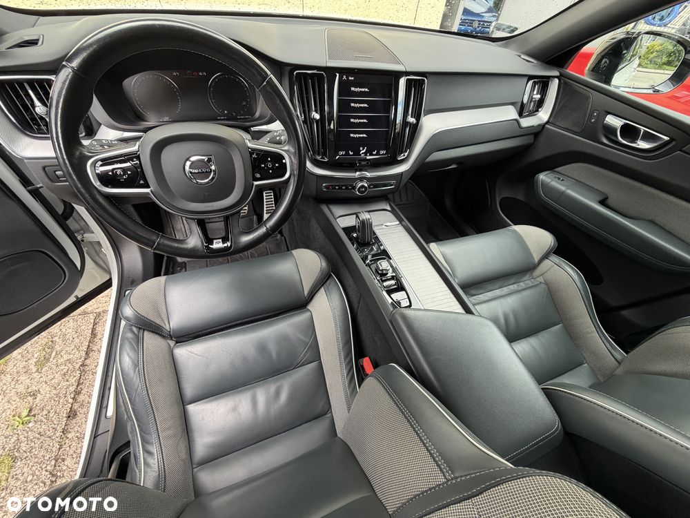 Volvo XC 60 T5 AWD R-Design - 8