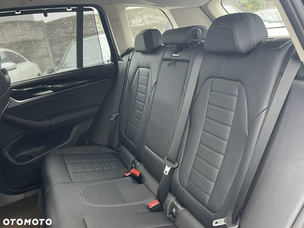 BMW X3 xDrive20i Advantage - 12