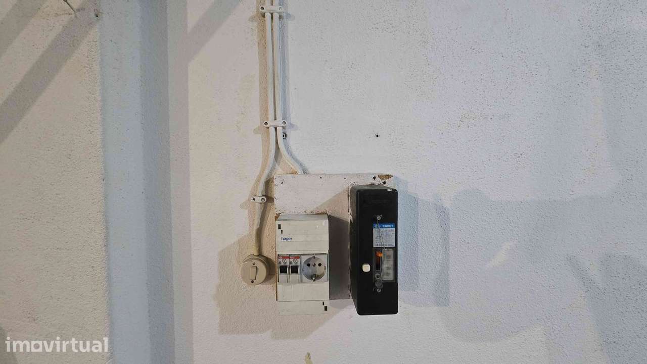garagem com luz e agua fechada - Grande imagem: 4/5