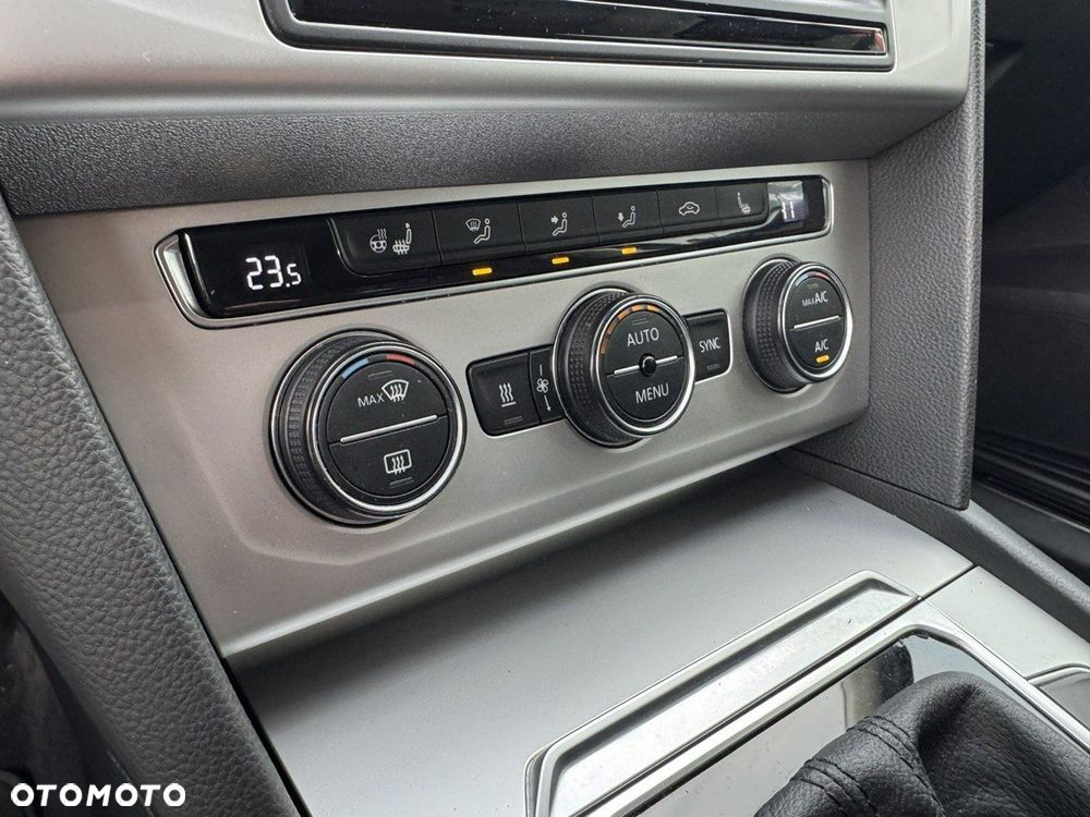 Volkswagen Passat 1.6 TDI SCR DSG Comfortline - 28