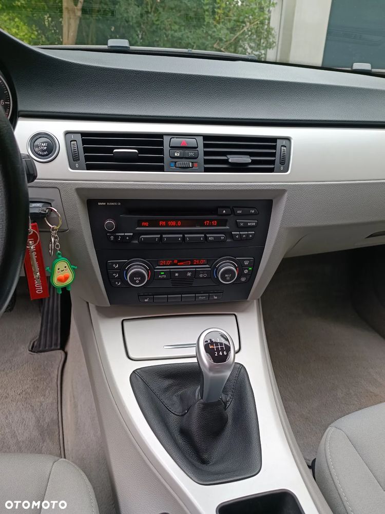 BMW Seria 3 318i - 7