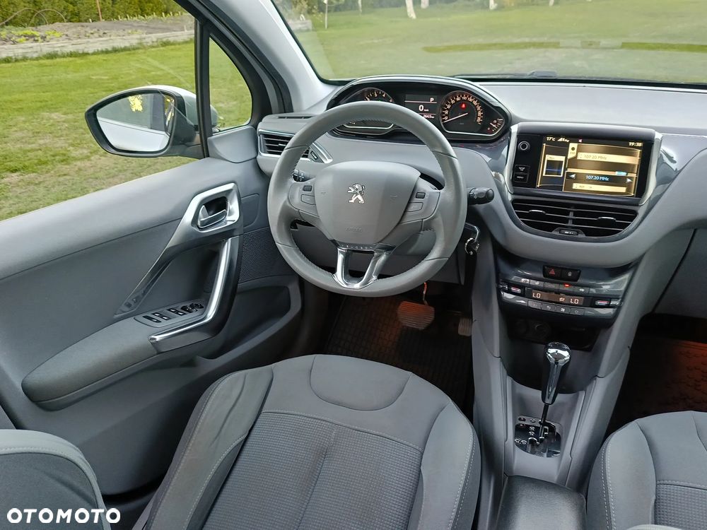 Peugeot 208 120 VTI Automatik Allure - 12