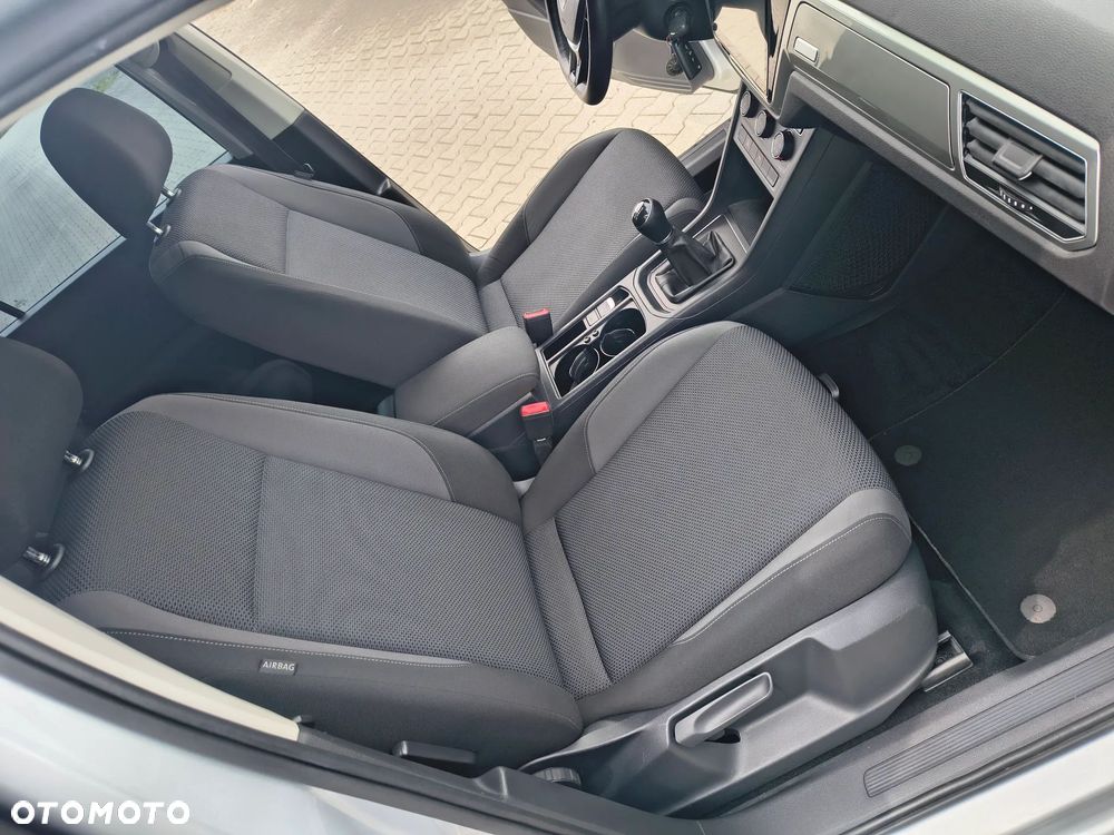 Volkswagen Touran - 16