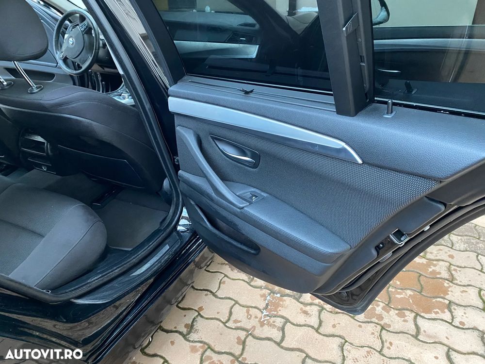 BMW Seria 5 520d Luxury Line - 12