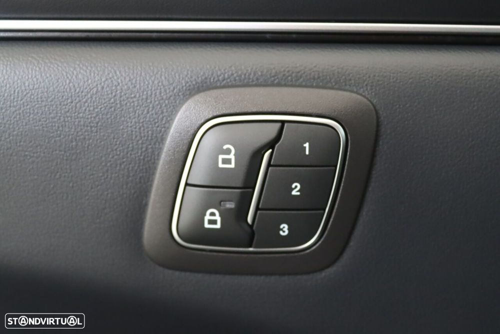 Ford Mustang Mach-E - 21