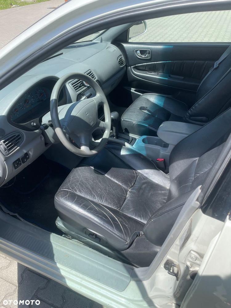 Mitsubishi Galant - 11