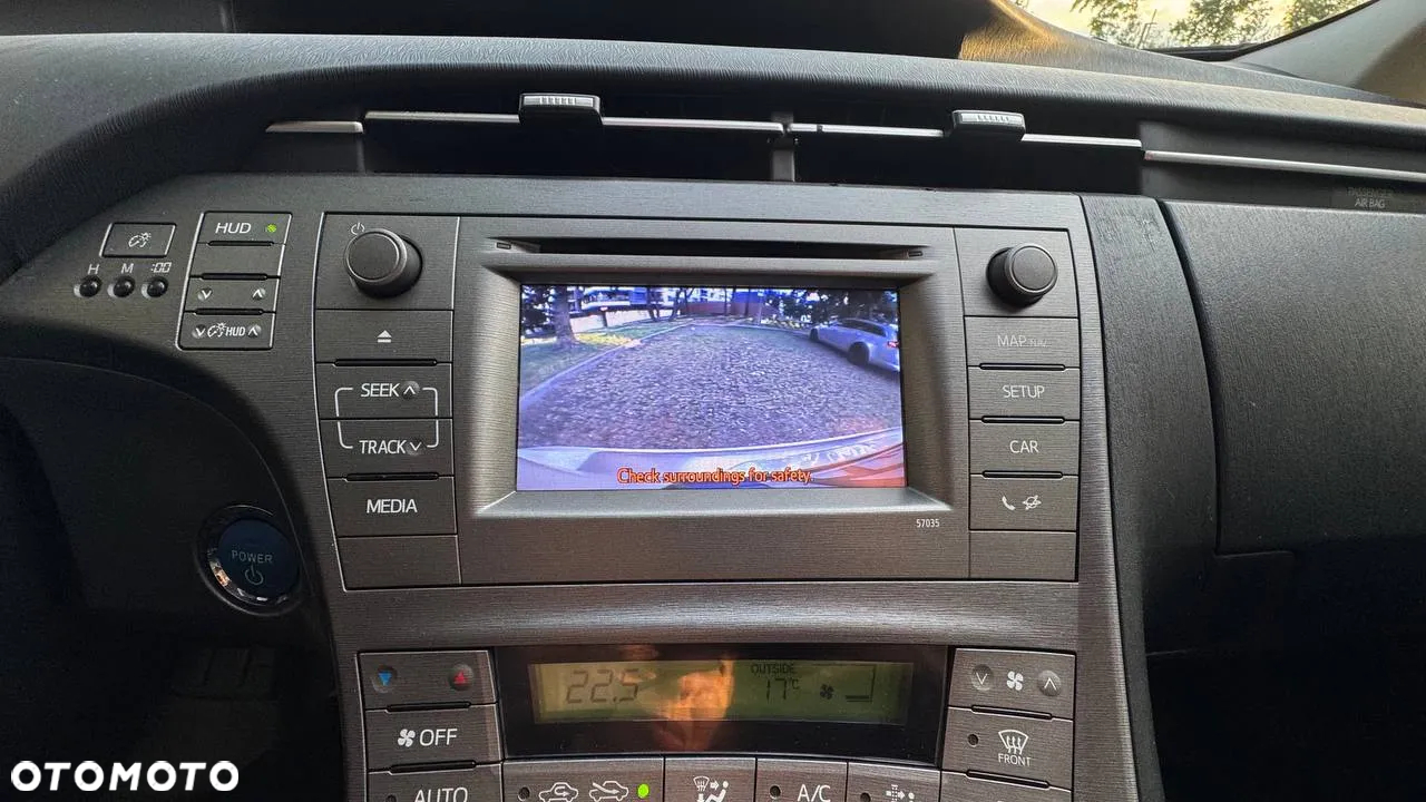 Toyota Prius (Hybrid) Executive - 14