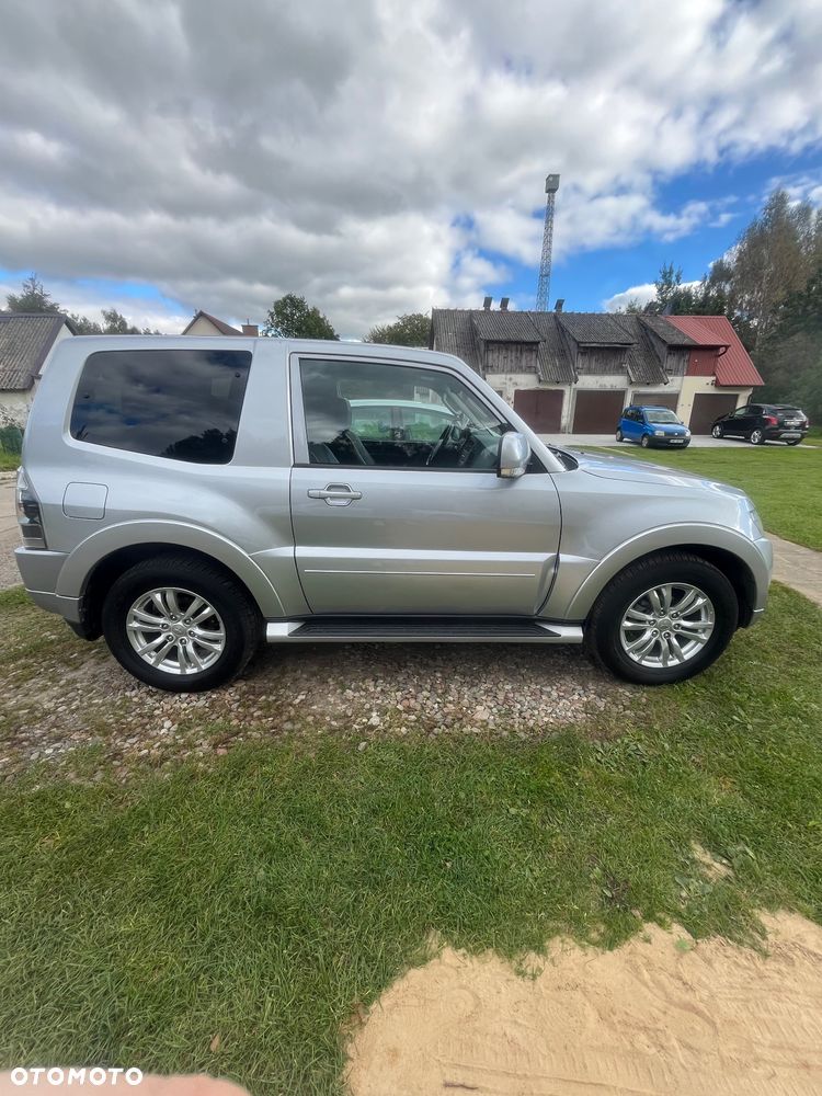 Mitsubishi Pajero 3.2 DI-D Automatik Intense - 2