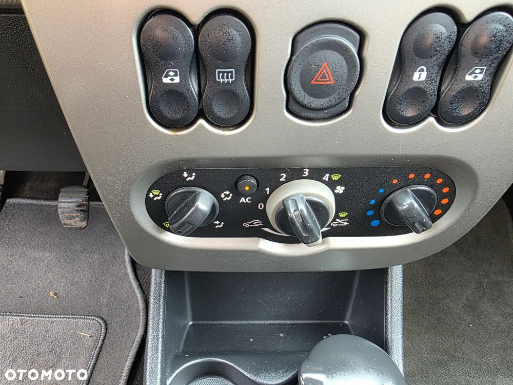 Dacia Sandero 1.2 16V Laureate II - 18