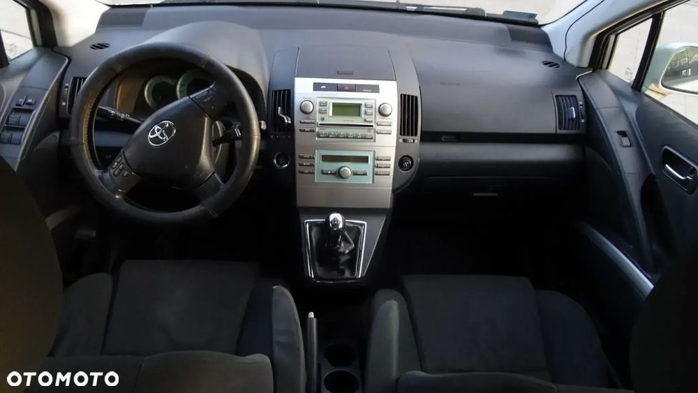 Toyota Corolla Verso 1.8 Sol 7os - 17