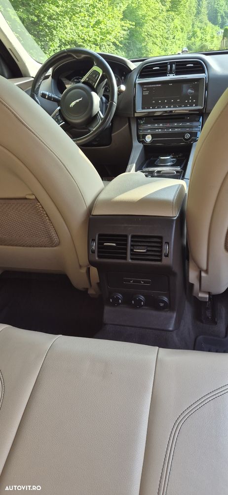 Jaguar F-Pace D200 AWD R-Dynamic Black - 6