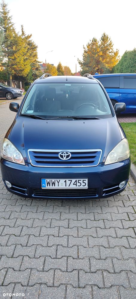 Toyota Avensis Verso D-4D - 2