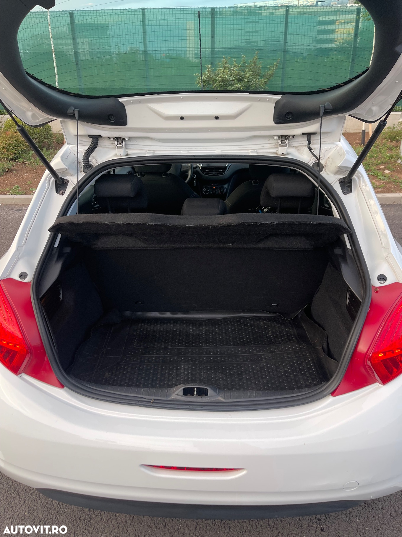 Peugeot 208 - 14
