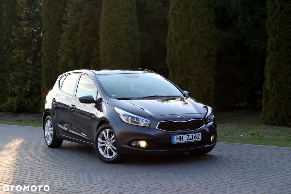 Kia Ceed 1.6 GDI Dream Team Edition - 14