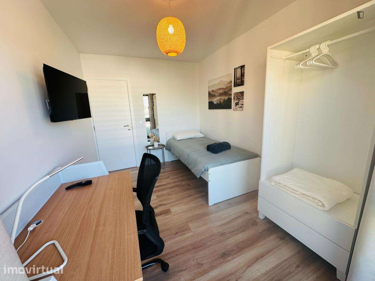 Quarto - localizado em Ramalde Porto - Grande imagem: 4/32