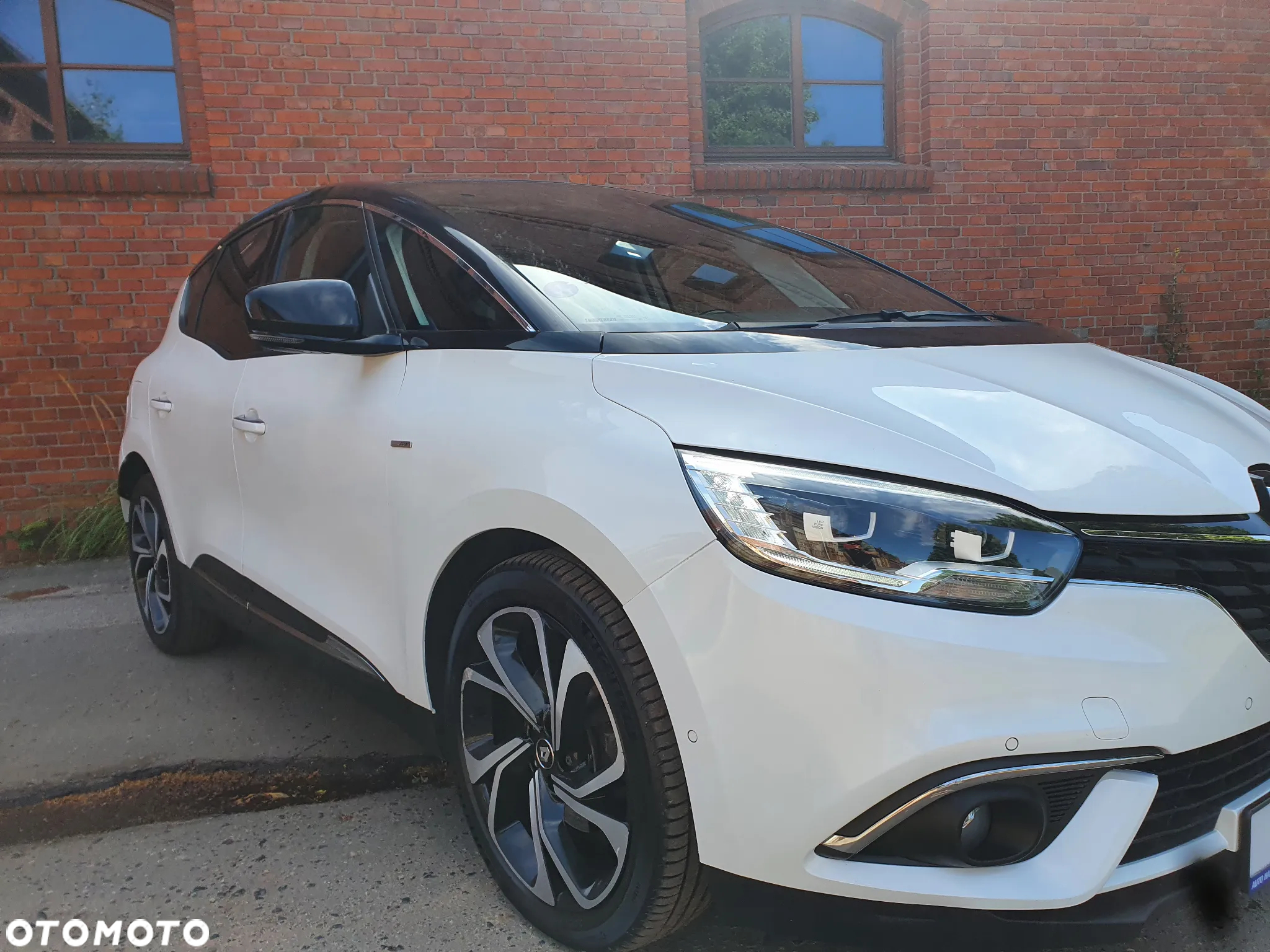 Renault Scenic TCe 140 GPF EDC BLACK EDITION - 2