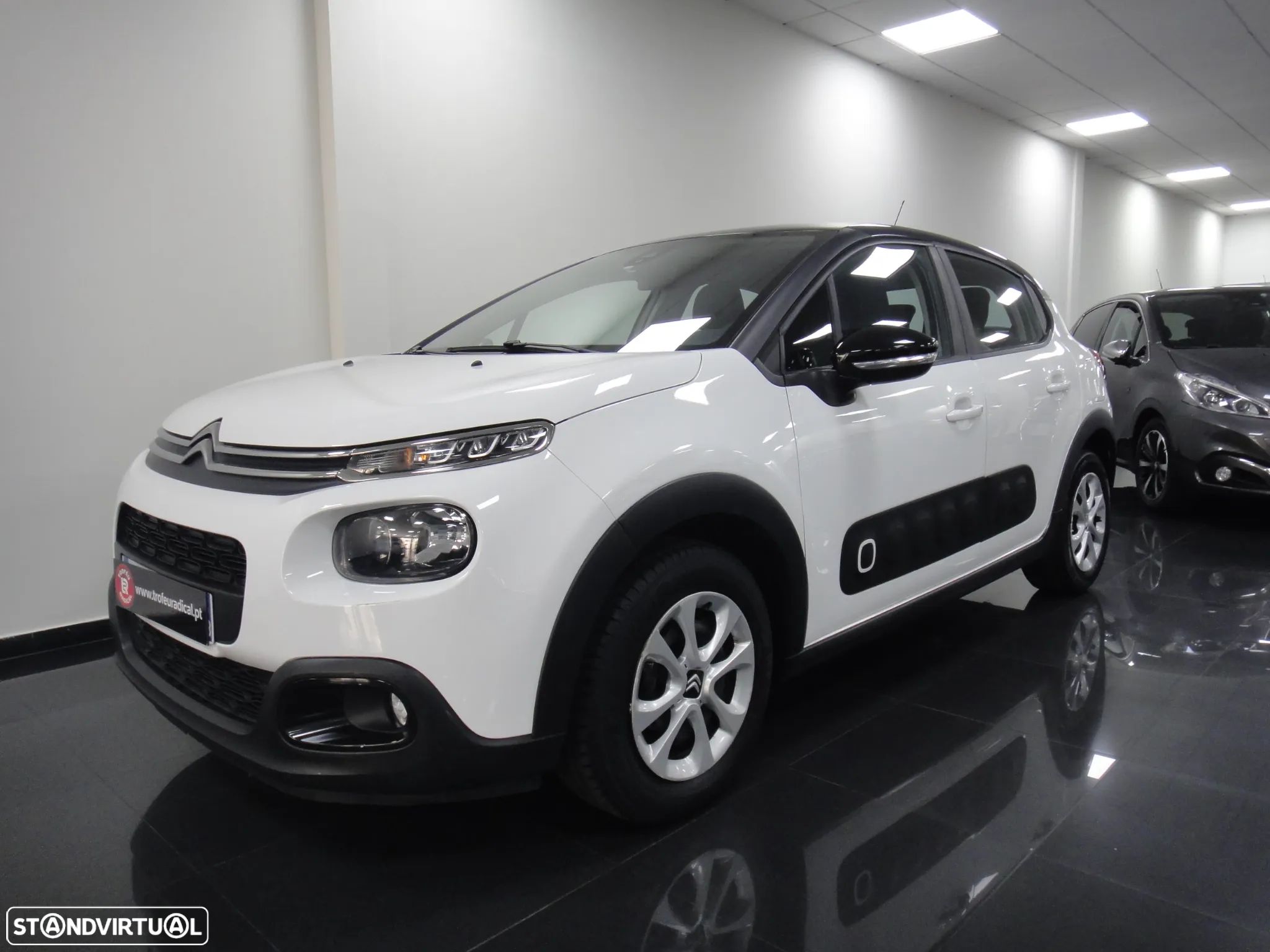 Citroën C3 1.2 PureTech Shine - 1