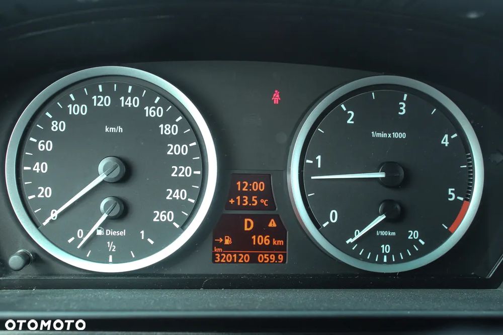BMW Seria 5 520d - 32