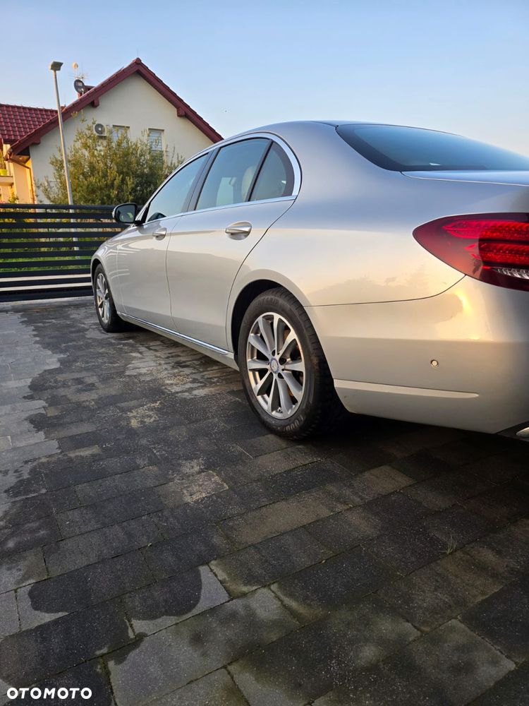 Mercedes-Benz Klasa E 220 d 9G-TRONIC - 14