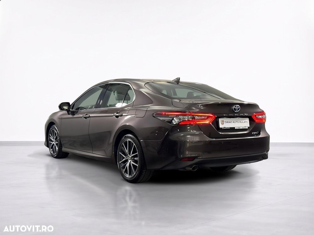 Toyota Camry - 4