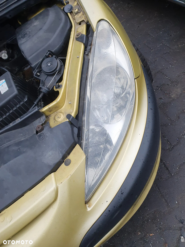 Lampa prawa przód *Peugeot 307 HB*