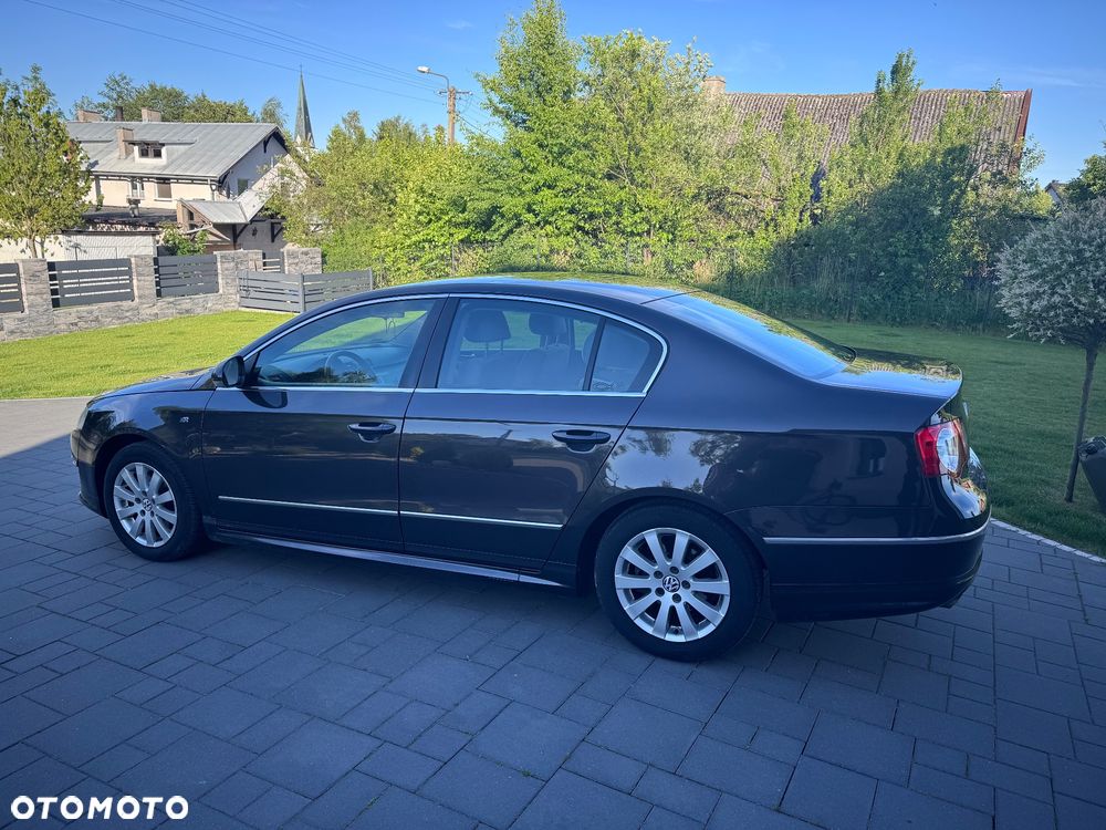Volkswagen Passat 2.0 TDI Comfortline R-Style - 10