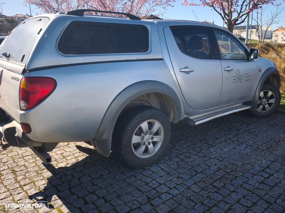 Mitsubishi L200 2.5 DI-D CD Invite AC+ABS - 8