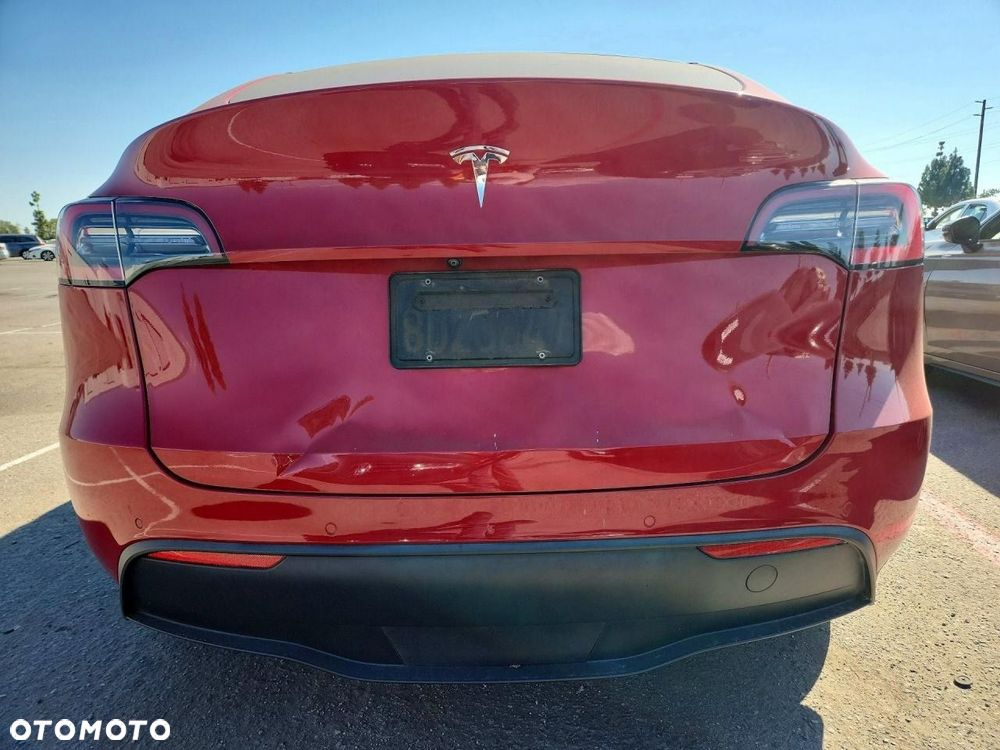 Tesla Model Y - 6