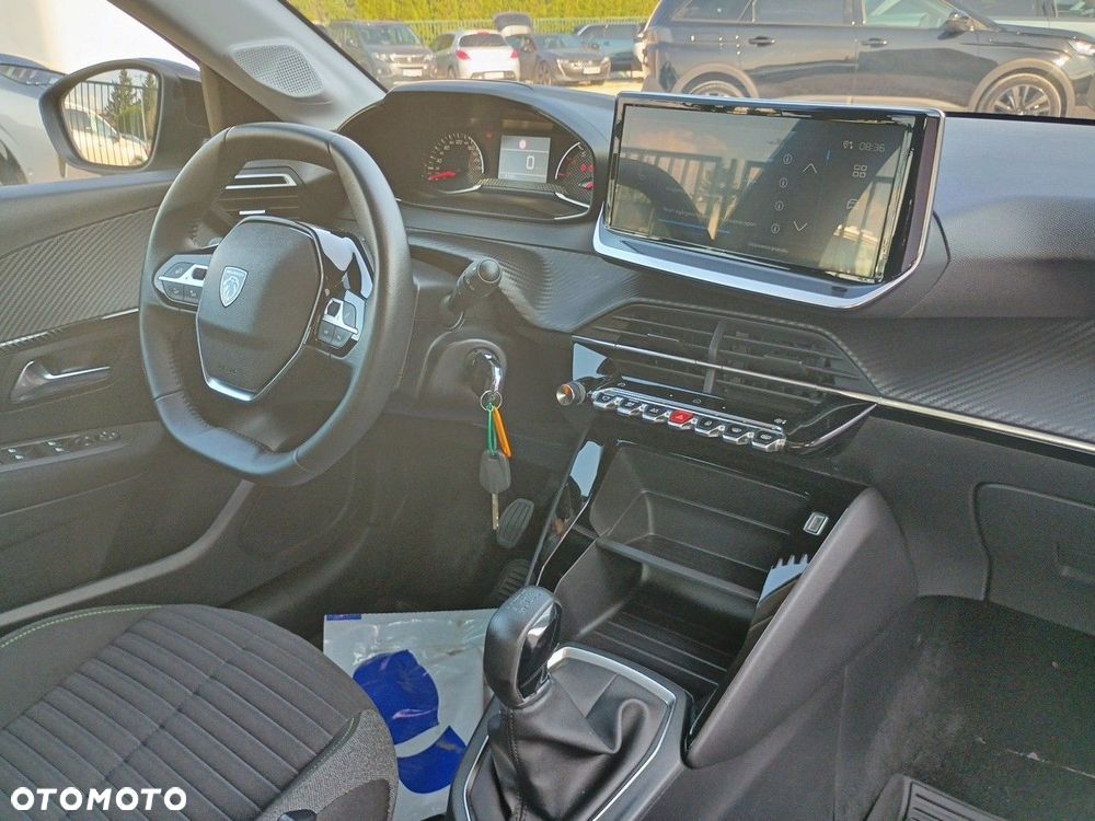 Peugeot 208 - 16
