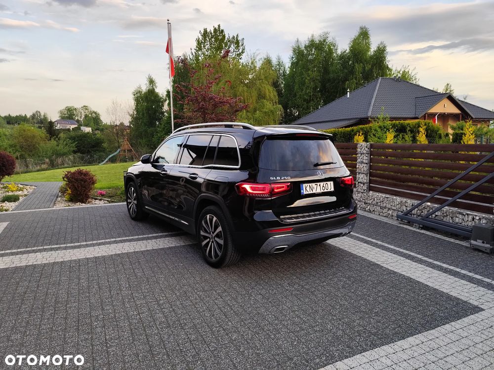 Mercedes-Benz GLB 250 4Matic 8G-DCT Progressive - 2