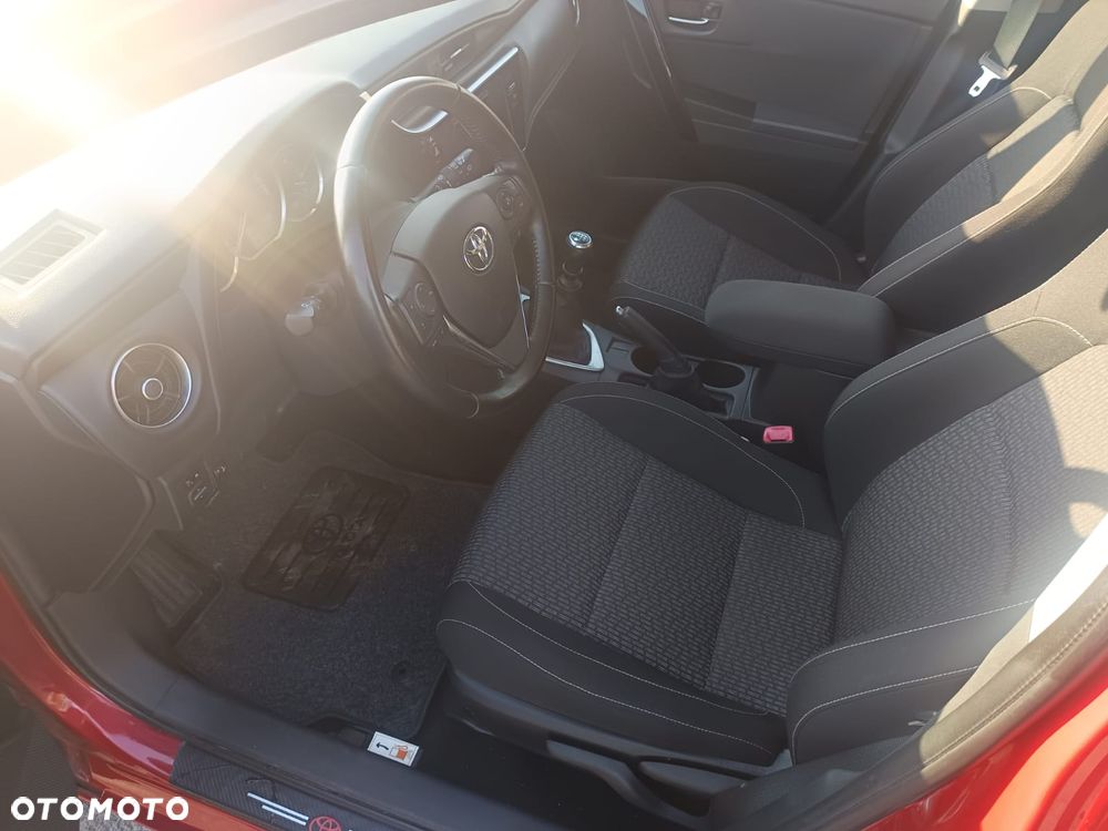 Toyota Auris 1.6 Valvematic Edition - 10