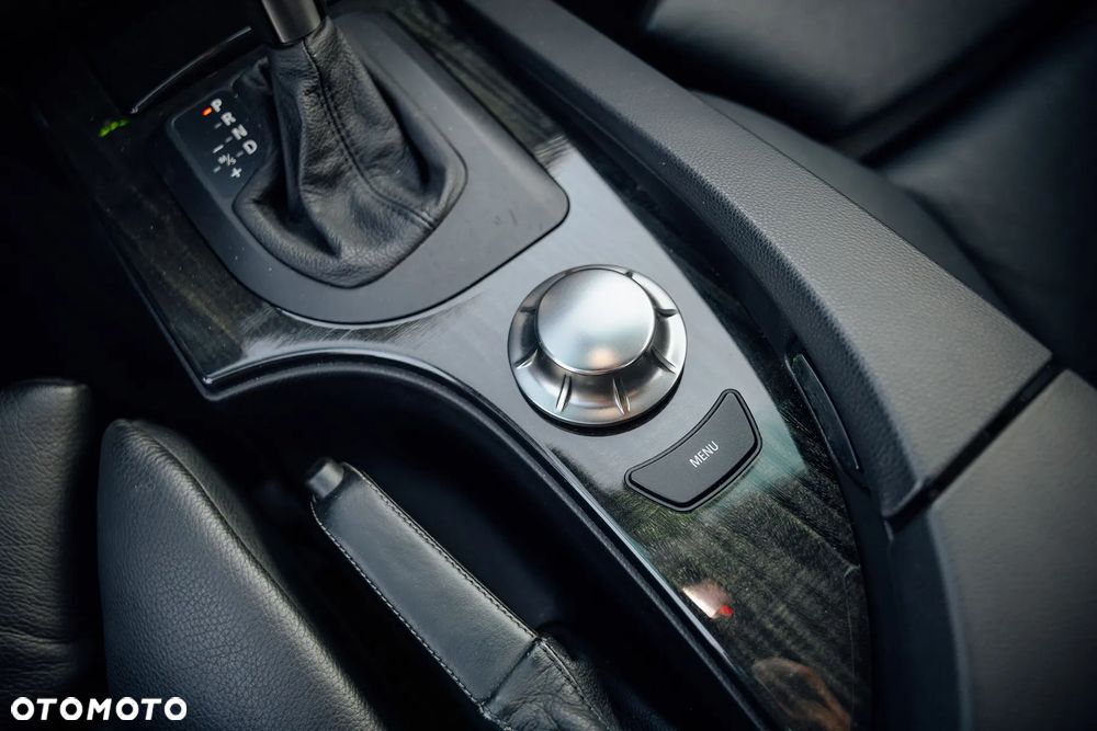 BMW Seria 5 545i - 24
